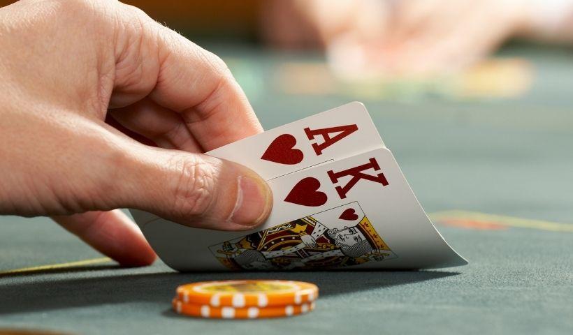 Đánh giá tổng quan về game bài Poker tại Aog777